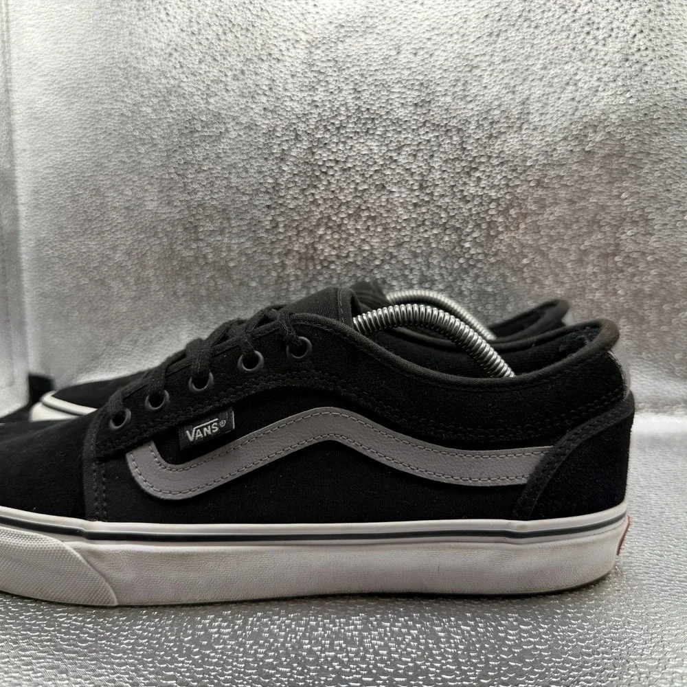 Size 11.5 Vans Chukka Low Black Mens Lace-Up Skateboard Sneaker Shoes 721356